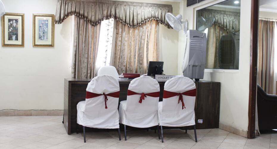 Taj Mahal Hotel (Himayath Nagar), Hyderabad 3